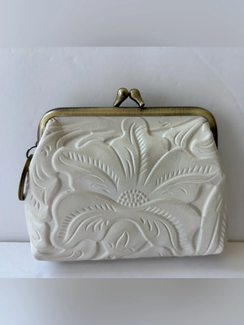 Patricia Nash leather latte Embossed Floral Kiss-Lock coin purse - Picture 1 of 6